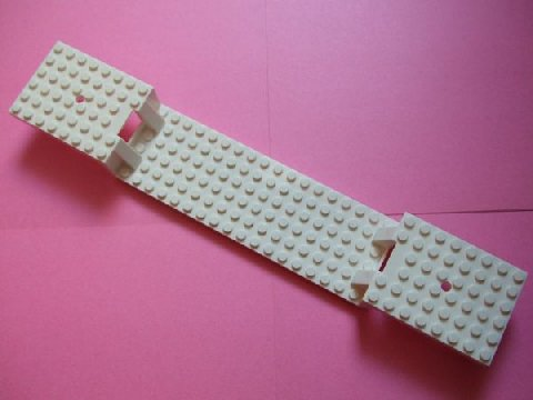 Vehicle Base, Train 6 x 34 Split-Level without Bottom Tubes in White