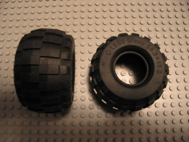 Tyre 68.8 x 40 Balloon Large in Black