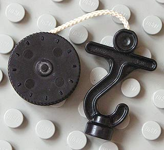 Duplo Winch Drum Narrow with White String and Black Thick Hook with Stud Case and Horizontal Bar in Black
