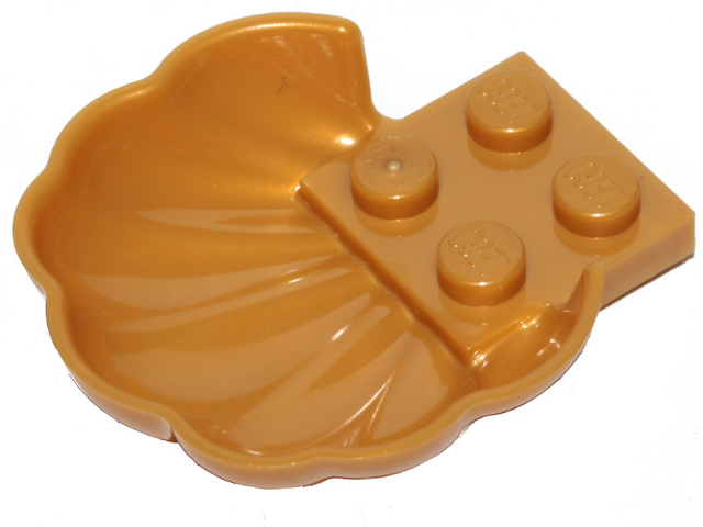 Animal Body Part, Clam / Scallop Half Shell with 4 Studs in Pearl Gold