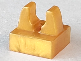 Tile Special 1 x 1 with Clip with Rounded Tips and Center Cut in Pearl Gold
