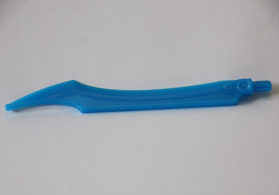Large Figure Weapon Blade, Curved Tip with Axle in Trans-Dark Blue