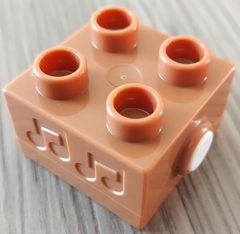 Duplo Sound Brick 2 x 2 with White Button in Medium Nougat