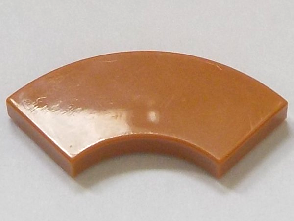 Tile 2 x 2 Curved, Macaroni in Medium Nougat