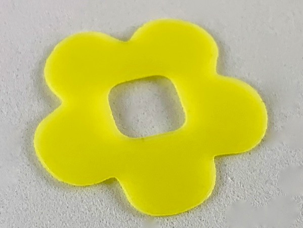 Clikits Icon Accent, Flower 2 7/8 x 2 7/8, 5 Petals in Trans-Yellow