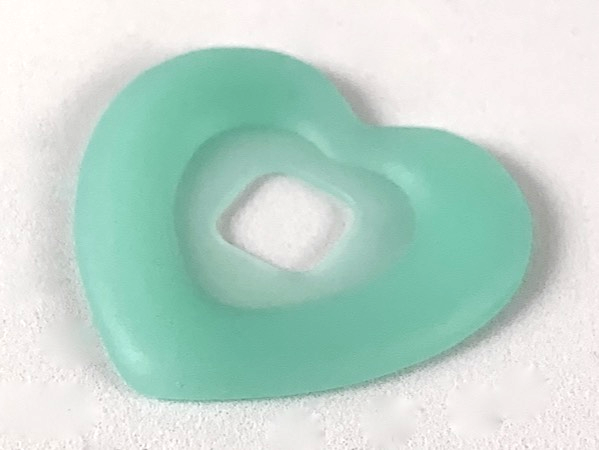 Clikits Icon Accent, Heart 3 3/8 x 3 3/8 with Raised Border in Trans-Light Green