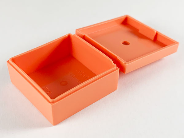 Box 3.5 x 3.5 x 1.3 with Hinged Lid in Salmon