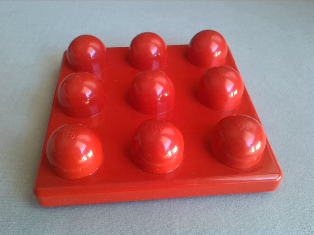 Primo Plate 3 x 3 in Red