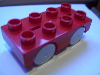 Duplo Car Base 2 x 4 with Light Bluish Gray Wheels (Brickrunner) in Red