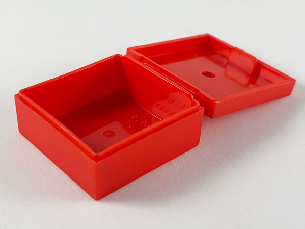 Box 3.5 x 3.5 x 1.3 with Hinged Lid in Red
