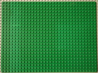 Baseplate 24 x 32 with Squared Corners in Green