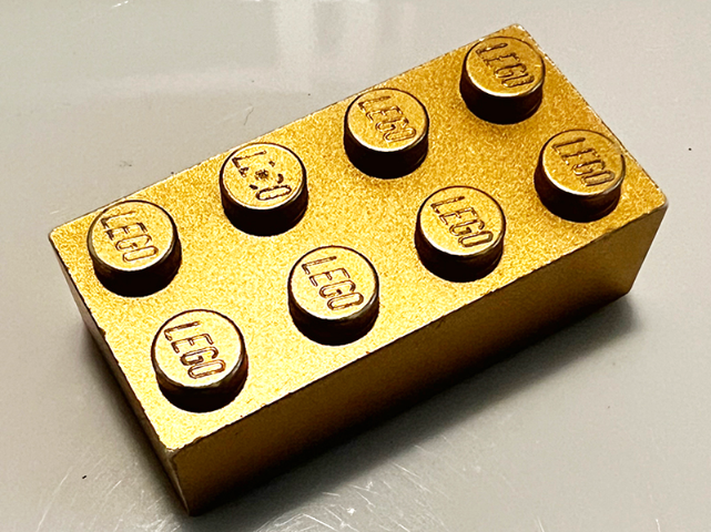 Brick 2 x 4 in Metallic Gold