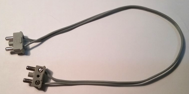 Electric Connector, 2 Way Male Squared Narrow Short, 12V / 4.5V 28L in Light Gray