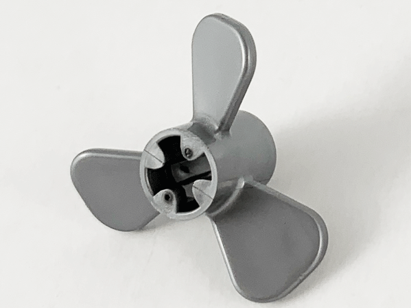 Propeller 3 Blade 3 Diameter with Axle Cross in Flat Silver