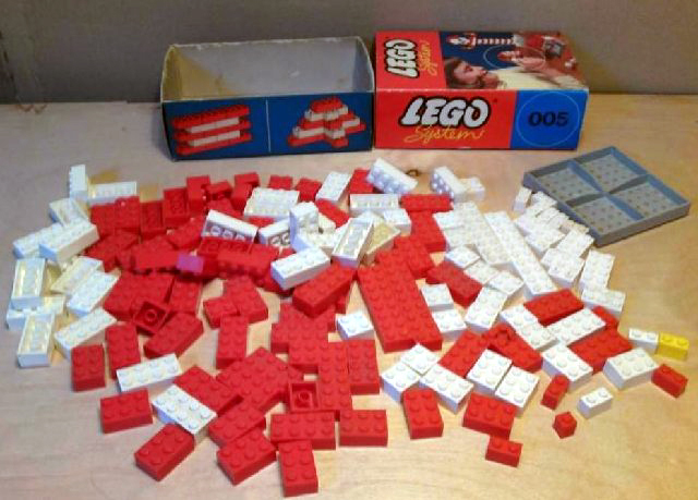 LEGO 005 Basic Building Set in Cardboard