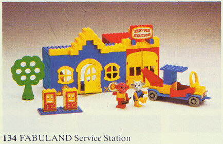 LEGO 134-2 Service Station