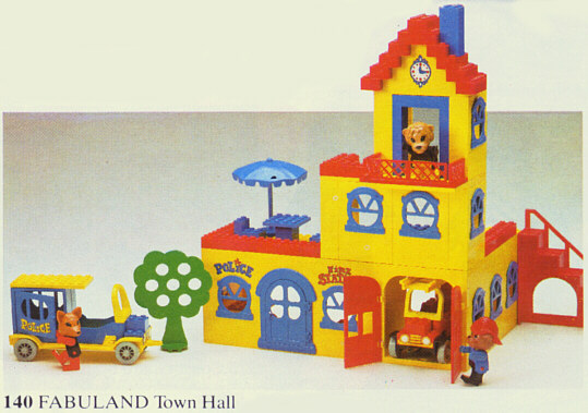LEGO 140 Town Hall