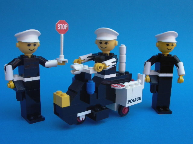 LEGO 256 Police Officers and Motorcycle