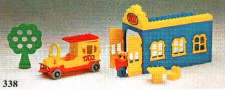 LEGO 338-2 Blondi the Pig and Taxi Station