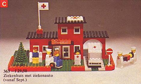 LEGO 363 Hospital with Figures