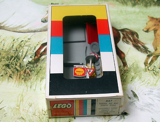 LEGO 447 Garage Kit & Street Signs