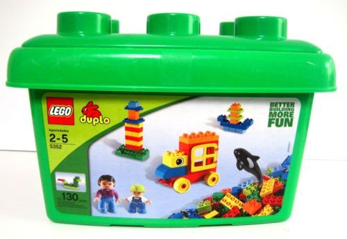 LEGO 5352-3 Tub with Baby Orca and Minifigures