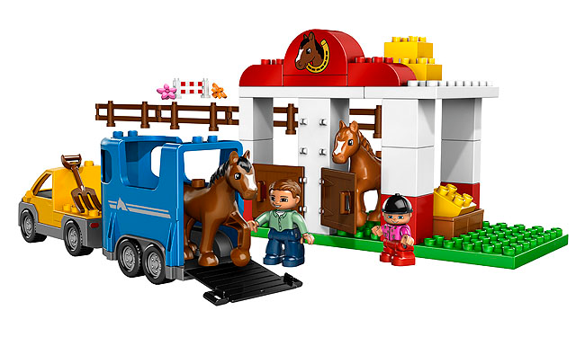 LEGO 5648 Horse Stables