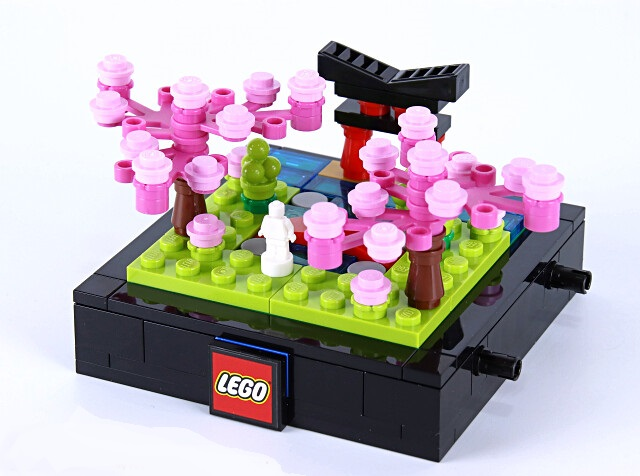 LEGO 6307985 Bricktober Season Set 1/4 - Spring (2019 Toys "R" Us Exclusive)