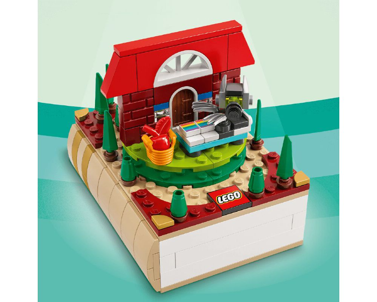 LEGO 6384693 Bricktober Fairy Tale Set 3/4 - Little Red Riding Hood (2021 Toys "R" Us Exclusive)