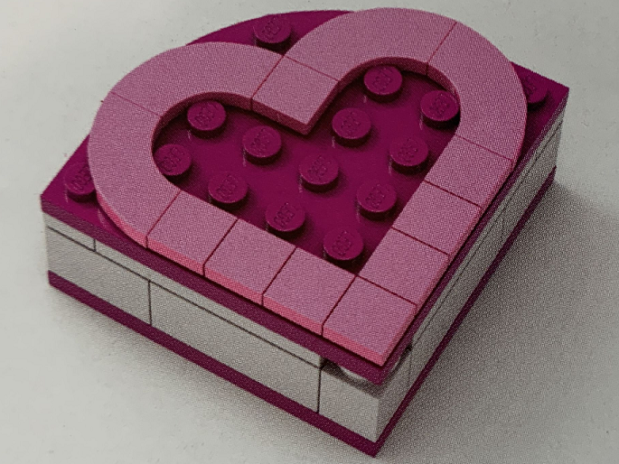 LEGO 6465380 LEGO Brand Store Exclusive Build - Friends Heart Box