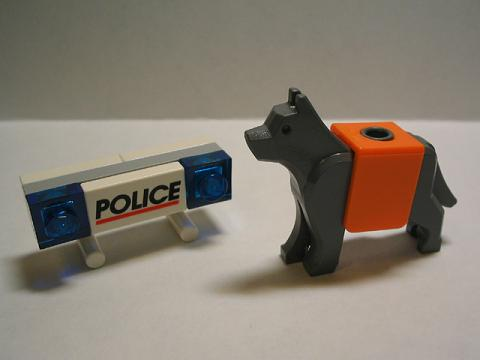 LEGO 7324-6 Advent Calendar 2005, City (Day  5) - Police Dog & Barricade