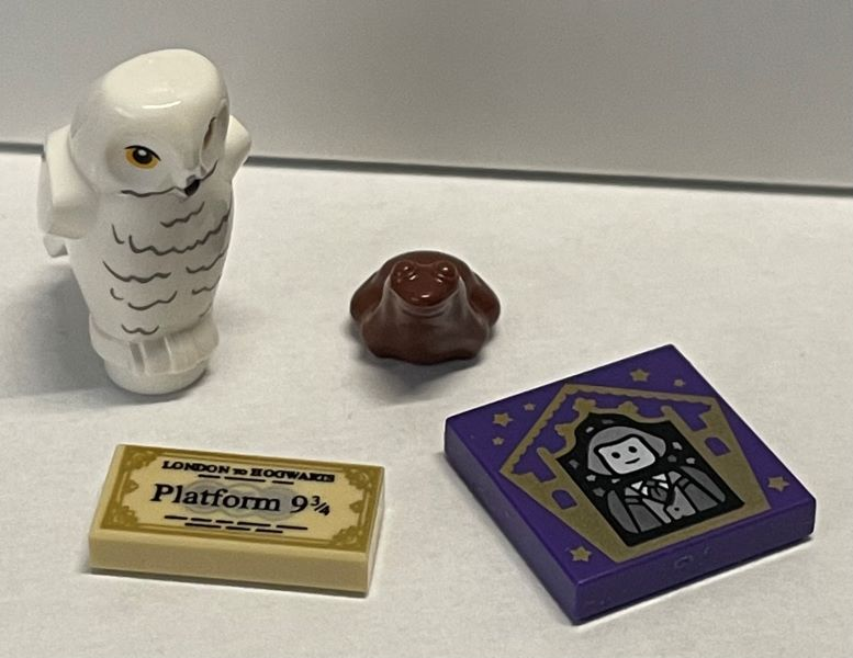 LEGO 76390-17 Advent Calendar 2021, Harry Potter (Day 16) - Owl, 1 Random Chocolate Frog Card, Chocolate Frog and Train Ticket