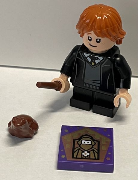 LEGO 76390-19 Advent Calendar 2021, Harry Potter (Day 18) - Ron Weasley with 1 Random Chocolate Frog Card and Chocolate Frog