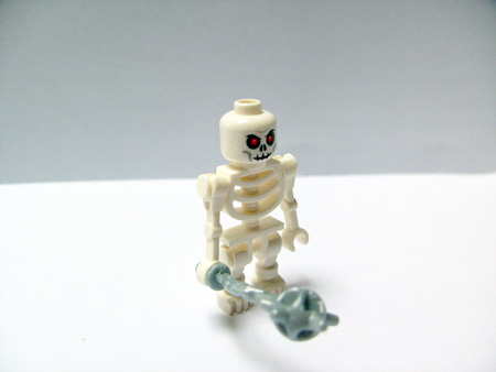 LEGO 7979-5 Advent Calendar 2008, Castle  (Day 4) - White Skeleton with Flail