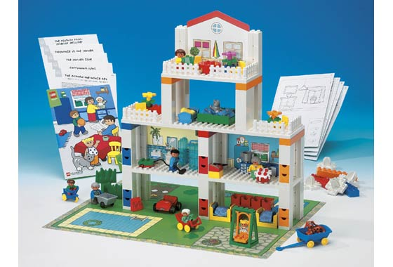 LEGO 9130 Around-The-House Set (New House)