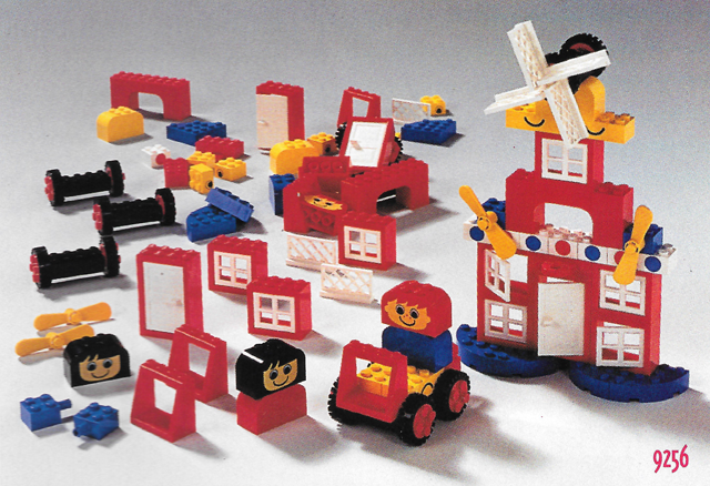 LEGO 9256 Small Basic Set