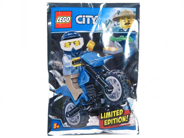 LEGO 951808 Policeman and Motorcycle foil pack #1