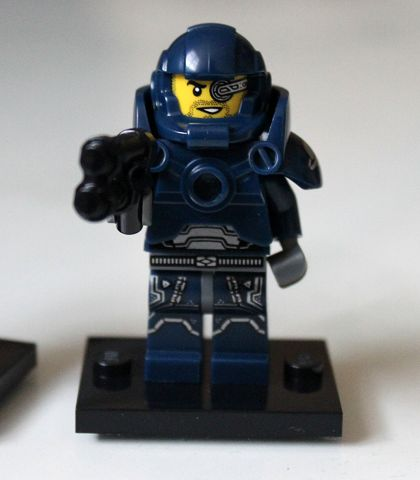 LEGO col07-8 Galaxy Patrol, Series 7 (Complete Set with Stand and Accessories)