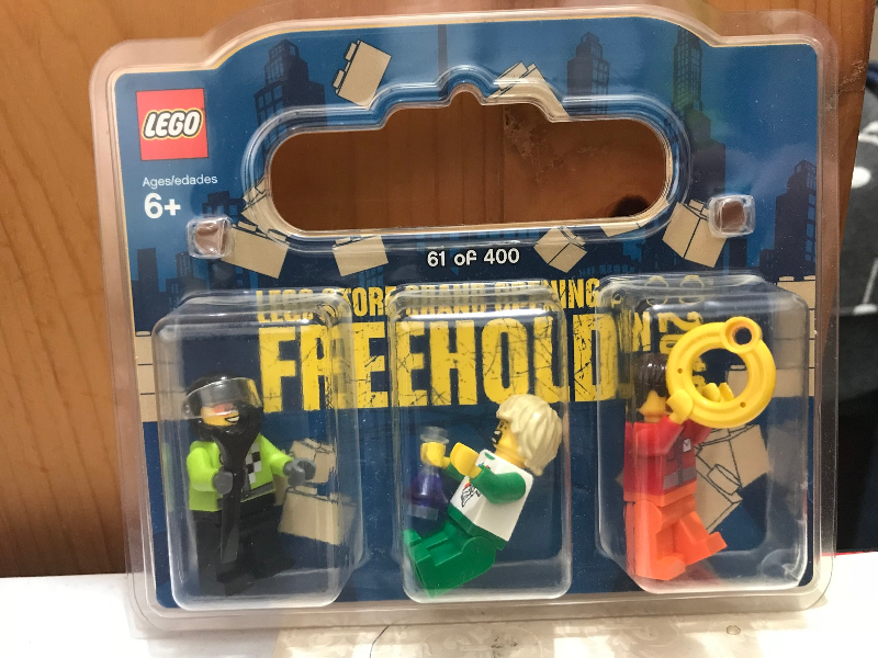 LEGO Freehold LEGO Store Grand Opening Exclusive Set, Freehold, NJ blister pack
