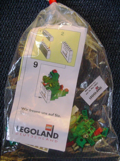 LEGO LLOlli Dragon Sculpture, Olli the Dragon Holding Sign (LEGOLAND Deutschland)